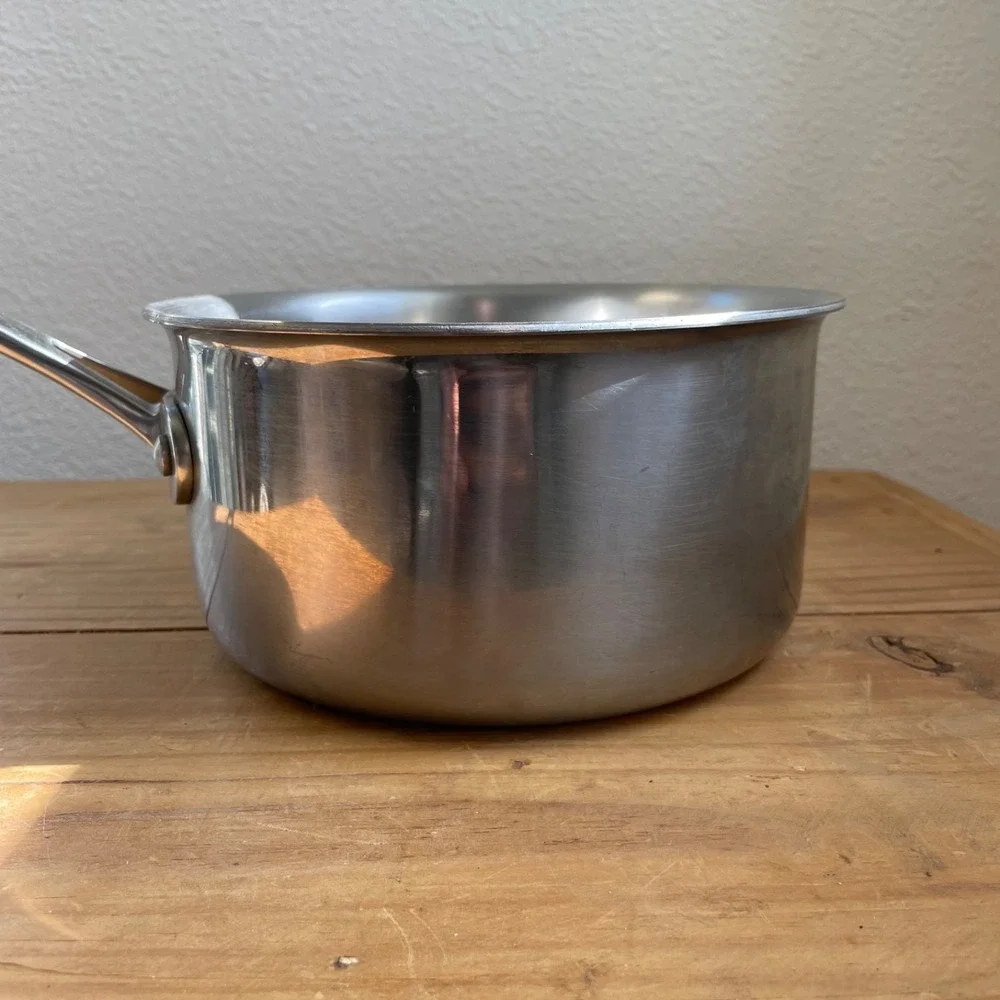 CALPHALON 87022, 2.5 QT/2.3L pot, NO LID, Pre-owned SAUCE PAN.